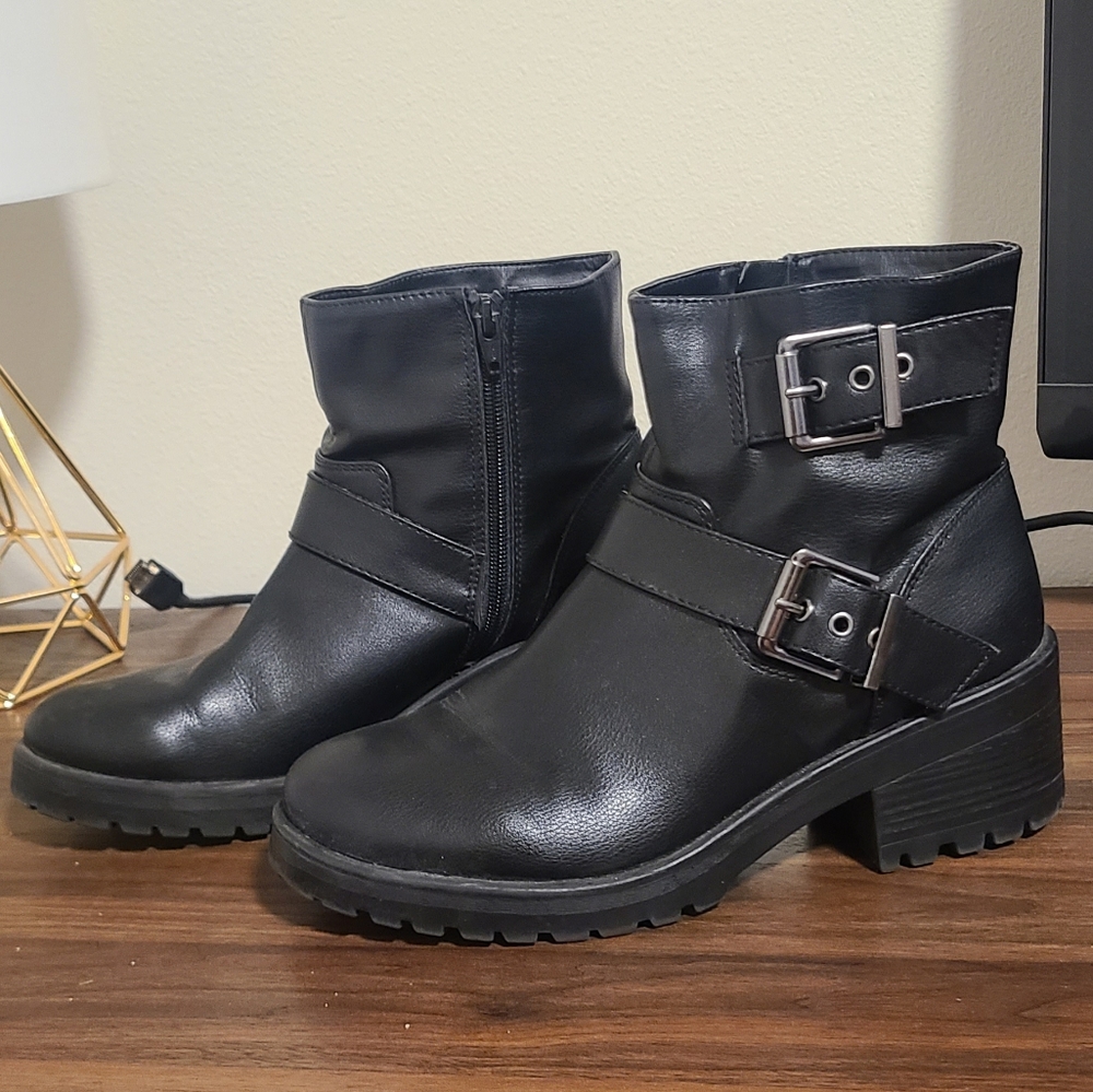 Brand: Universal Threads. Color: Black. Size: 9. Moto boots. WORN ONCE